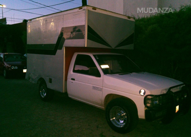 Nissan frente